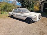 Mercedes-Benz Mercedes Benz 200D W115 Strich 8 /8 - Mercedes-Benz Strich 8 mit Diesel-Antrieb