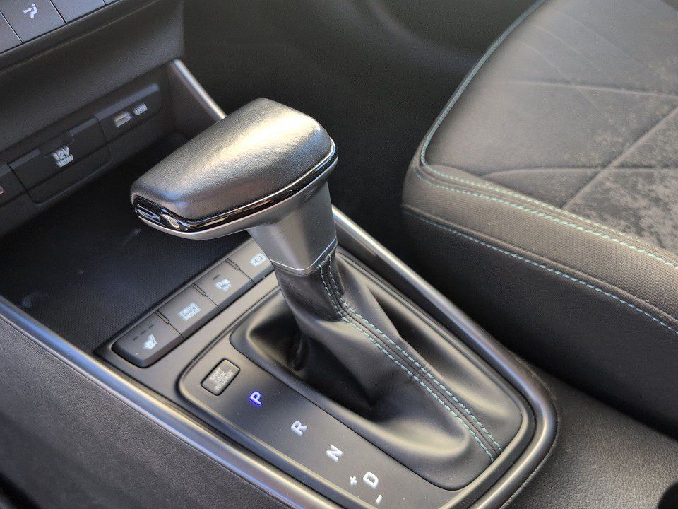 Fahrzeugabbildung Hyundai BAYON 1.0T AT INTRO NAV/PLUS-P BOSE GARANTIE6/28