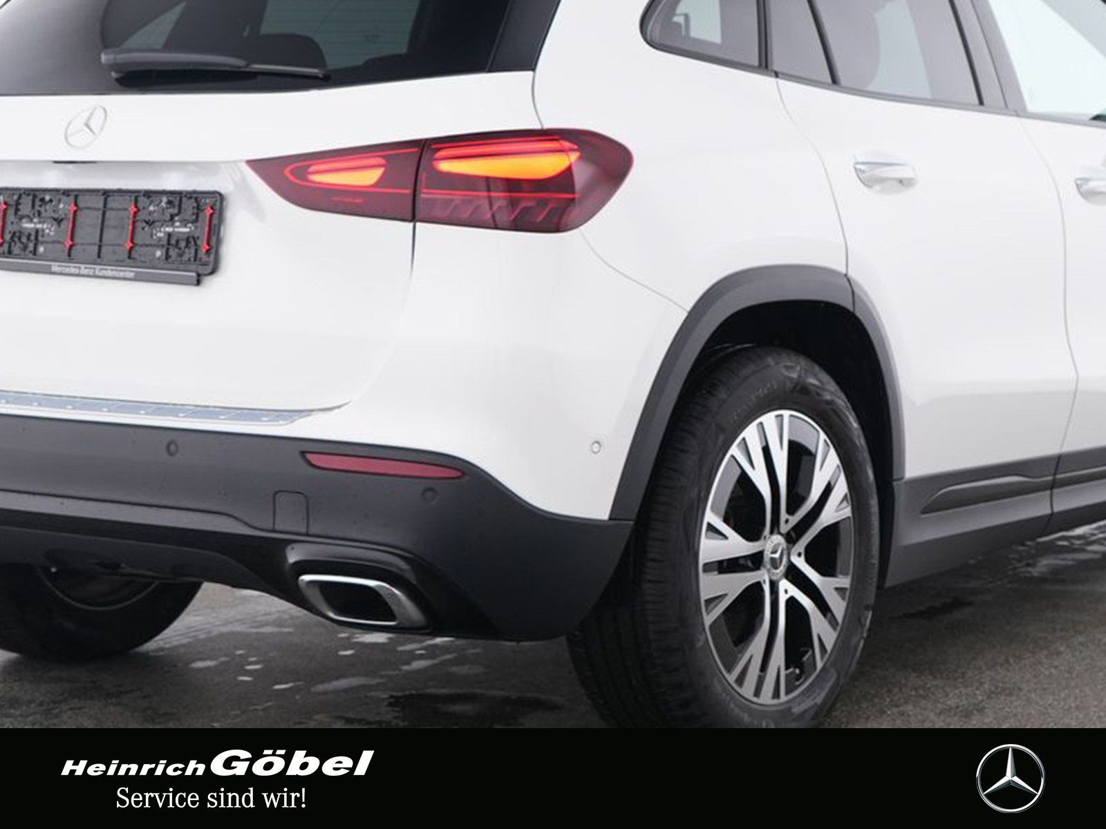Fahrzeugabbildung Mercedes-Benz GLA 200 PROGRESSIVE+PANO+AHK+TOTWINKEL+NIGHT.P