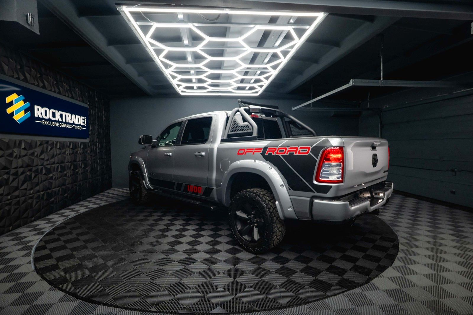 Fahrzeugabbildung Dodge RAM 5.7 V8 HEMI 4x4 OFFROAD NightPaket AXLE LOCK