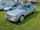 Mercedes-Benz E 320  - Oldtimer: Limousine