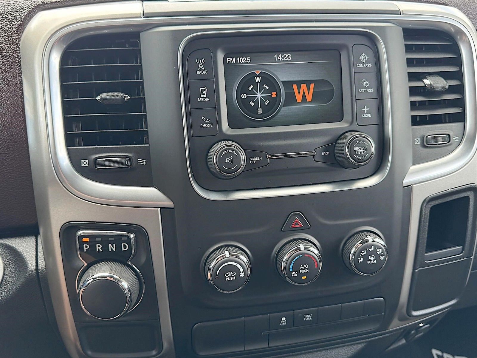 Fahrzeugabbildung Dodge RAM 5.7 V8 HEMI SPORT CrewCab 6 Sitze LPG PRINS