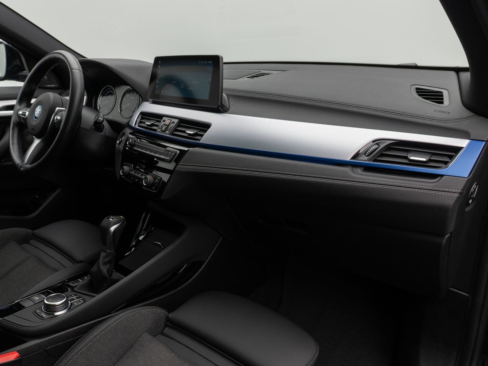 Fahrzeugabbildung BMW X2 xD25e M Sport HUD DAB Kamera Alarm Panorama