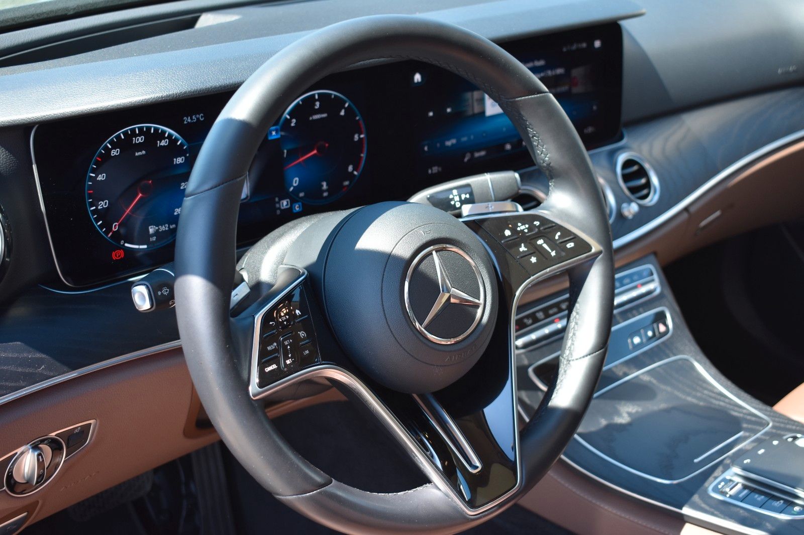 Fahrzeugabbildung Mercedes-Benz E 400 d T-Modell 4Matic AHK Burmester Leder