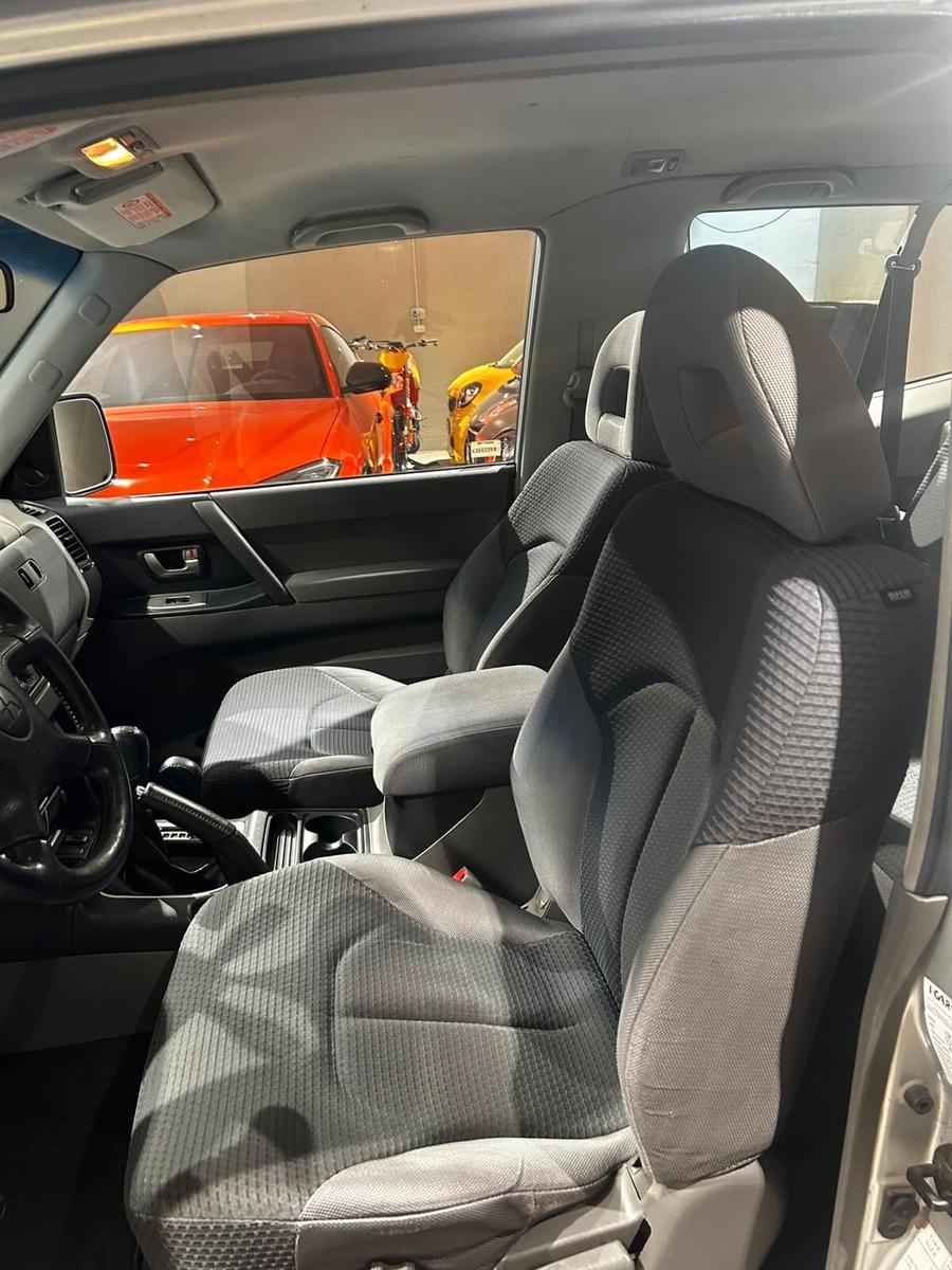 Mitsubishi Pajero 3.2 DI-D 3 portes | 160 ch | BVM | Attelage | Barres de toit | Capteur de pluie