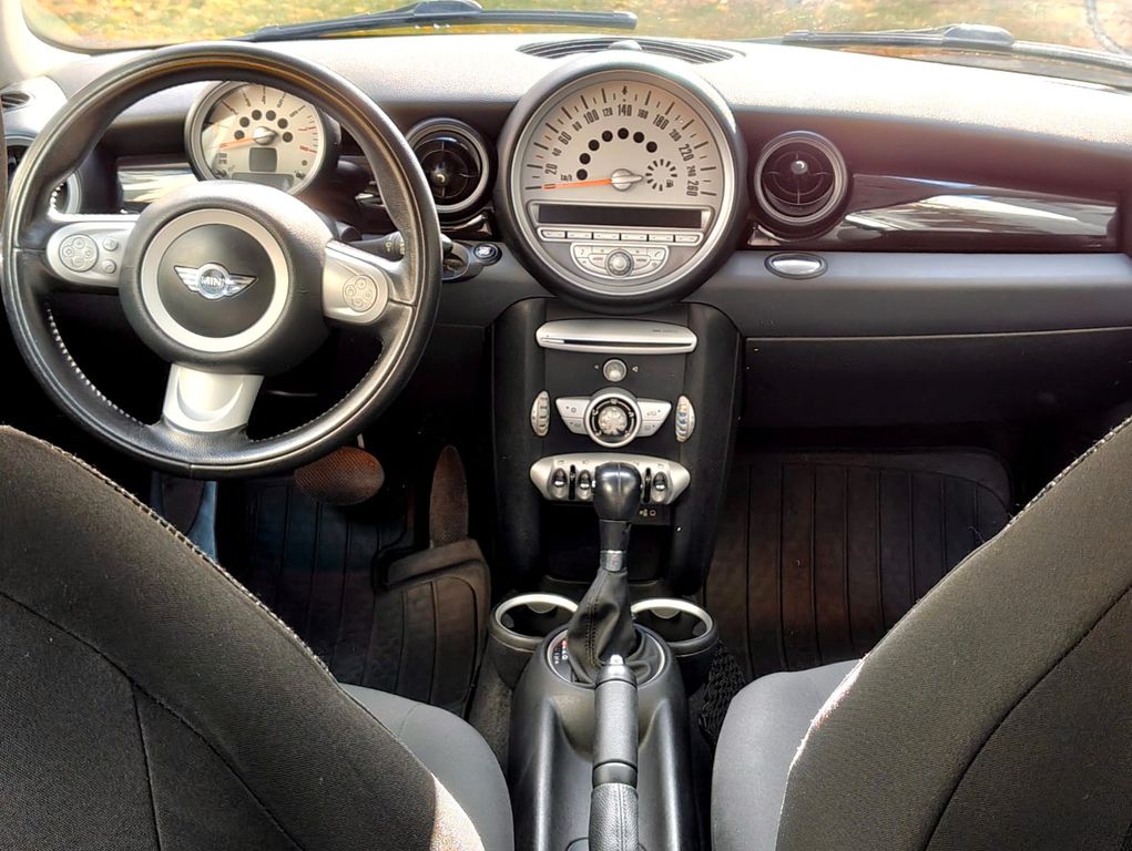 MINI Cooper C 2009