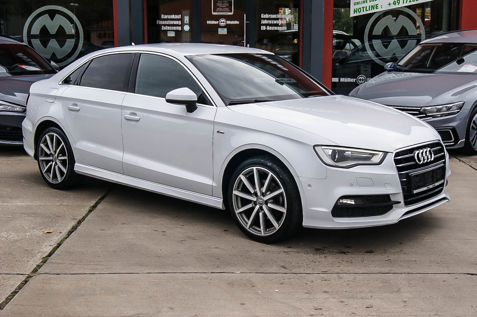 Fahrzeugabbildung Audi A3 Limousine 1.4 TFSI S-LINE NAVIGATION XENON 18