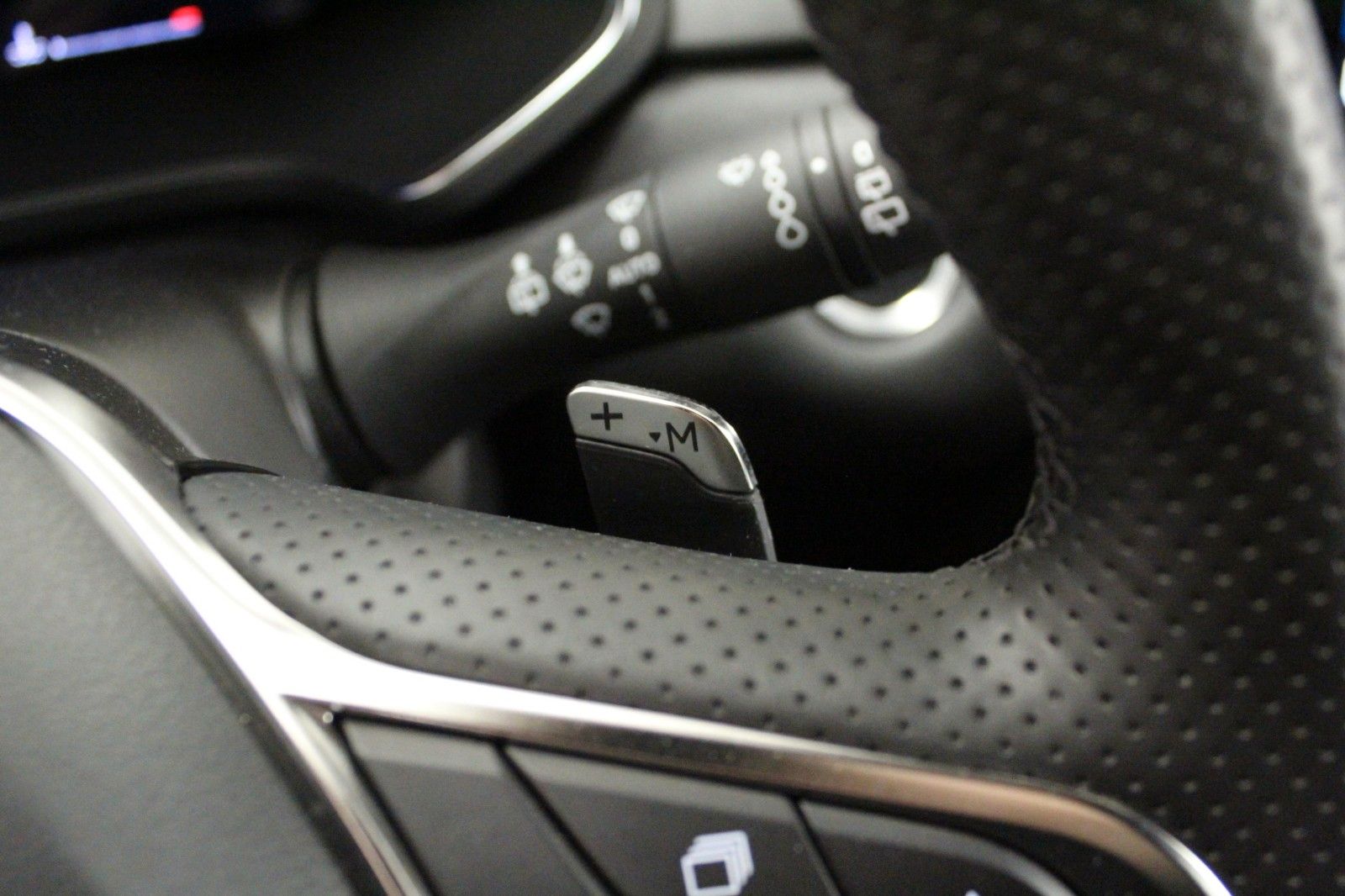 Fahrzeugabbildung Renault Captur Mild Hybrid 160 EDC Techno *Ganzjahresrei