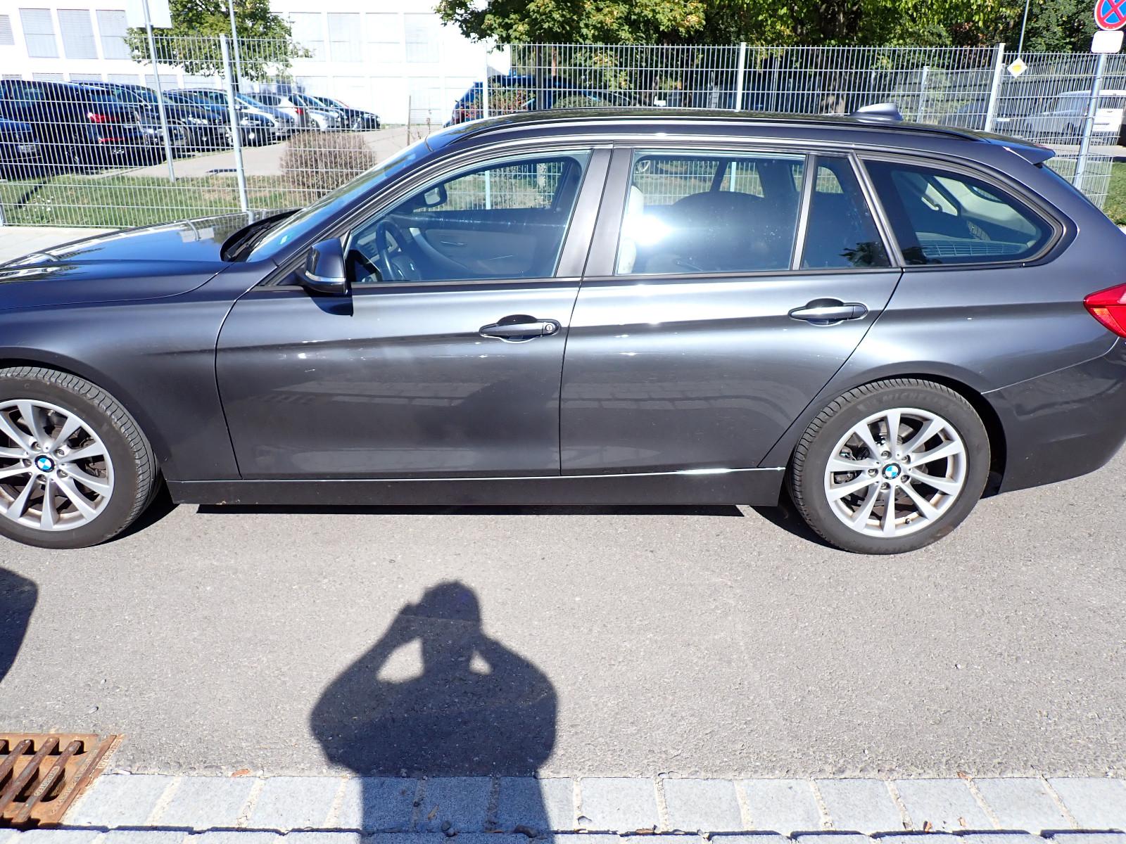 BMW 330i xDrive Advantage LED Leder Memory 1. Hand