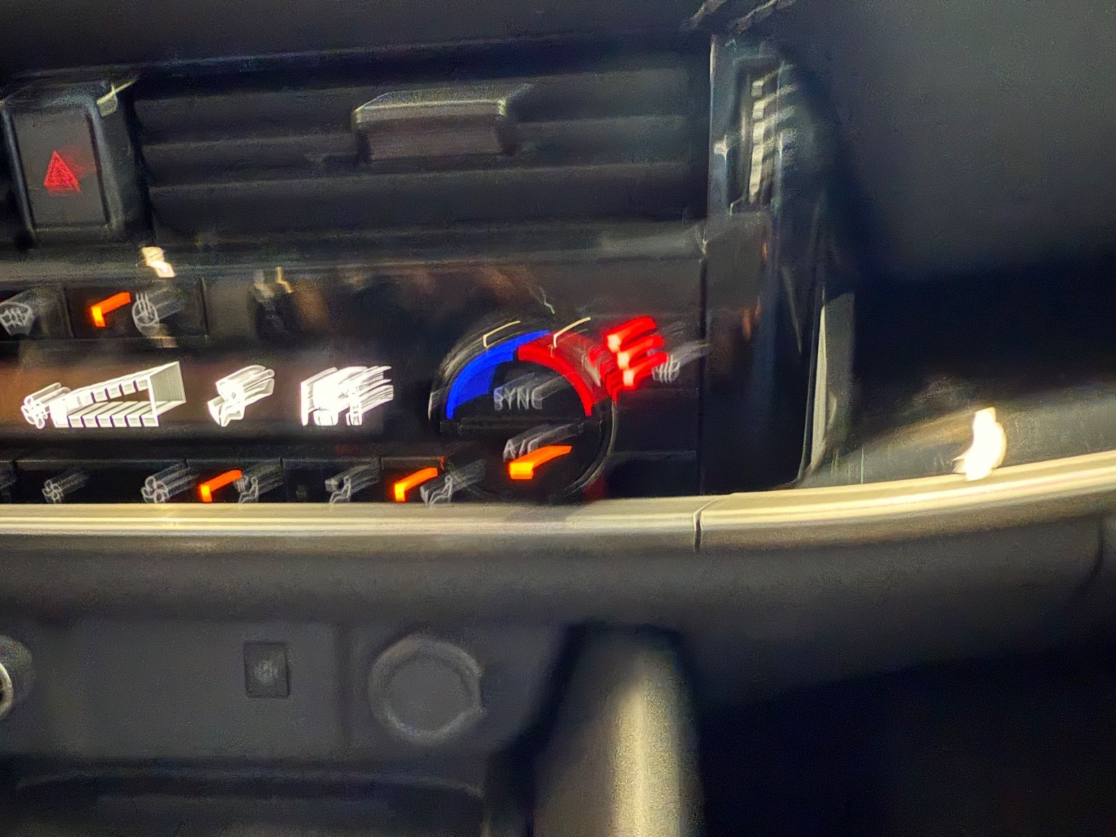 Fahrzeugabbildung Nissan Qashqai N-Connecta 1.3DIG-T Business Technologie