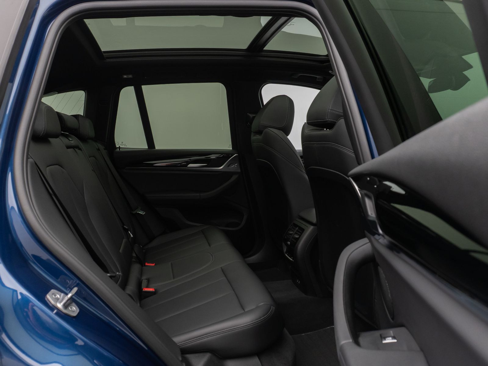 Fahrzeugabbildung BMW X3 xD30i Panorama Kamera DAB HiFi Sport 19Zoll