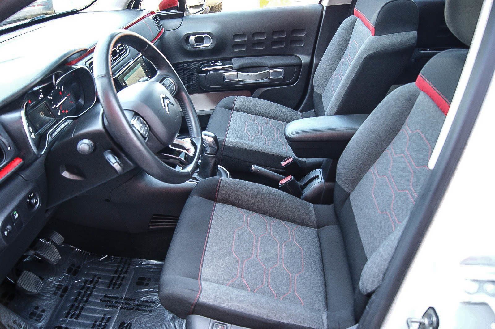 Fahrzeugabbildung Citroën C3 Shine 1.2 VTi PANORAMA KAMERA DASHCAM KEYLESS