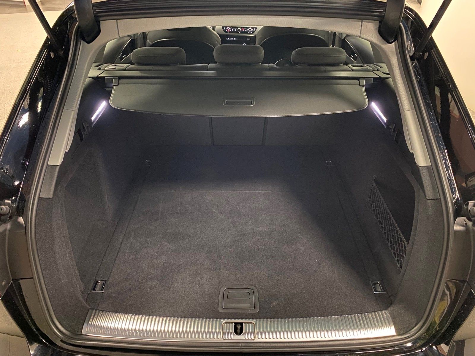 Fahrzeugabbildung Audi A4 2.0 TFSI ultra SPORT Avant+HYBRID+NAVI+XENON+