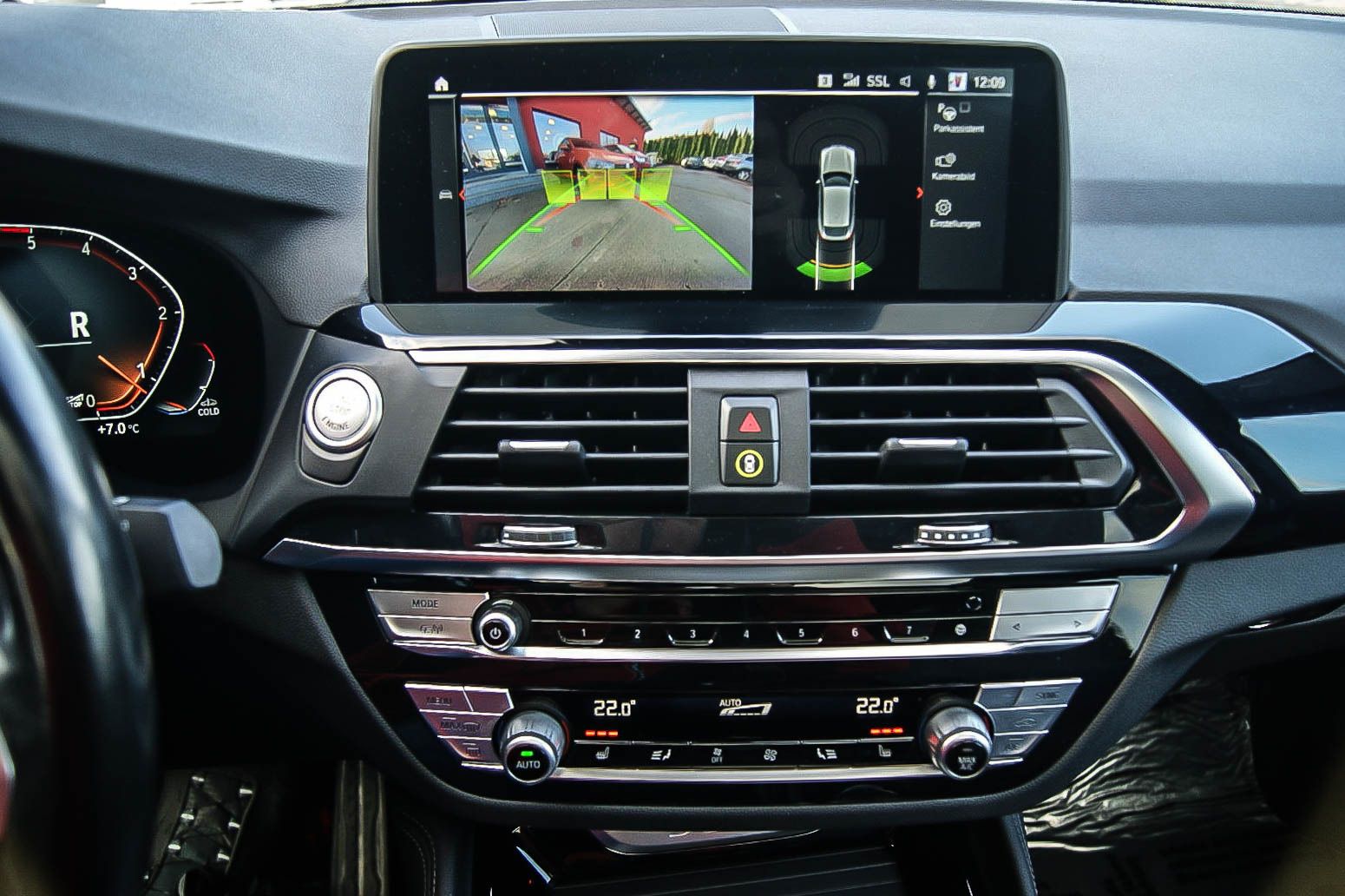 Fahrzeugabbildung BMW X4 xDrive 20 d M Sport X HUD ANHZV STHZG PANO