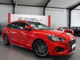 Ford Focus Tunier 1.5 EB ST-LINE / 1.HAND / PANORAMA - Ford Focus: Rot