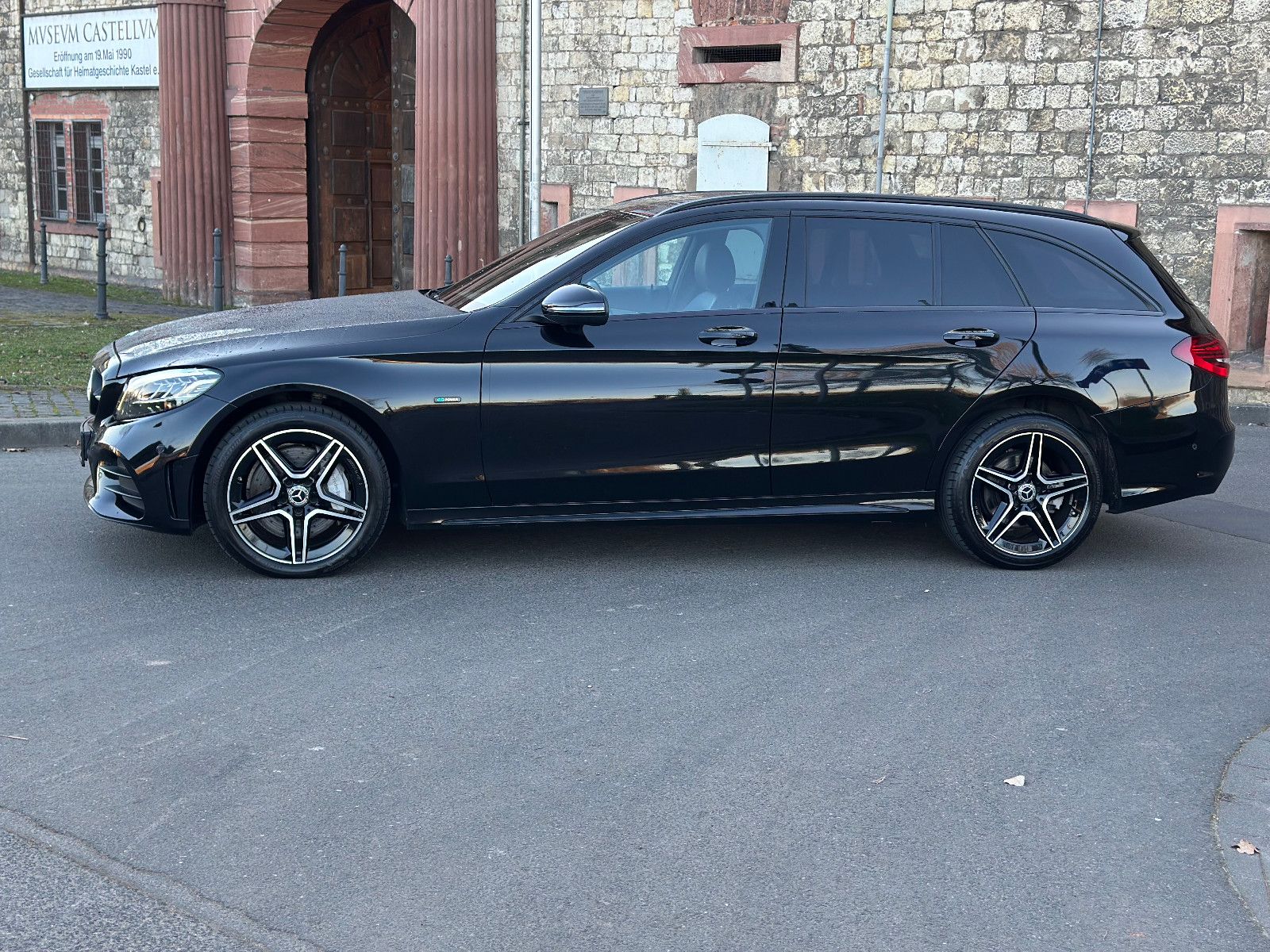 Fahrzeugabbildung Mercedes-Benz C 300 de T AMG LINE*MODELLJAHR 2020+LED+1.HAND*