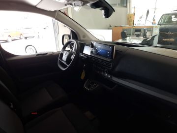 Bild 16 Opel Vivaro Electric 75 kWh LED Spurhalteass. Rückfah