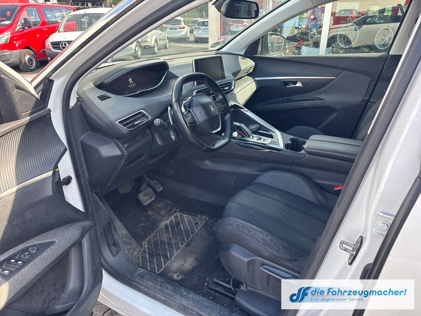 Fahrzeugabbildung Peugeot 5008 Active 1.2 PureTech 130 GETRIEBESCHADEN