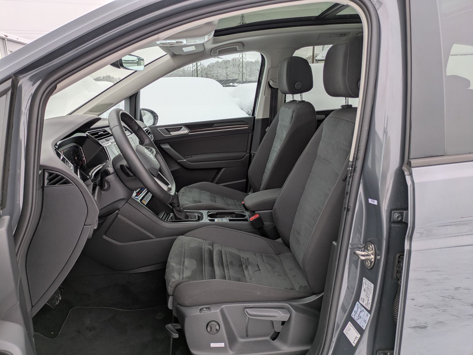 Fahrzeugabbildung Volkswagen Touran 2.0 DSG R-Line High BLACK Pano 7Si IQ AHK