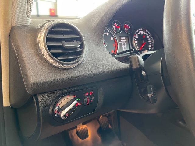 Audi A3 Sportback 1.6 Attraction *TEMPOMAT*SZHZ*KLIMA
