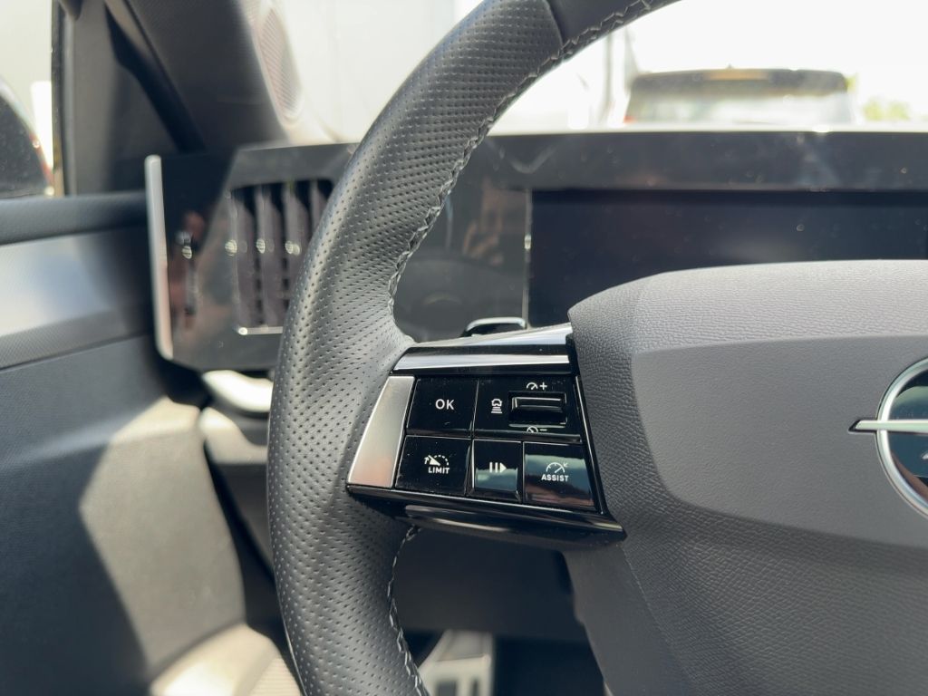 Fahrzeugabbildung Opel Astra GS LED  NAVI  SCHIEBEDACH
