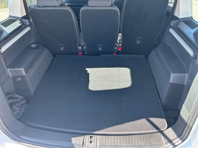 Fahrzeugabbildung Volkswagen Touran 2.0 TDI HIGHLINE 7-SITZER KAMERA AHK NAVI