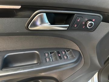 Volkswagen Touran Highline DSG *PANO*SHZ*NAVI*PDC*TEMPOMAT*