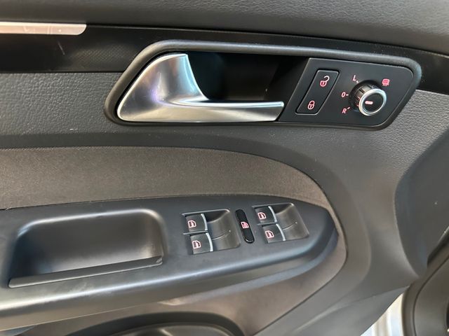 Volkswagen Touran Highline DSG *PANO*SHZ*NAVI*PDC*TEMPOMAT*