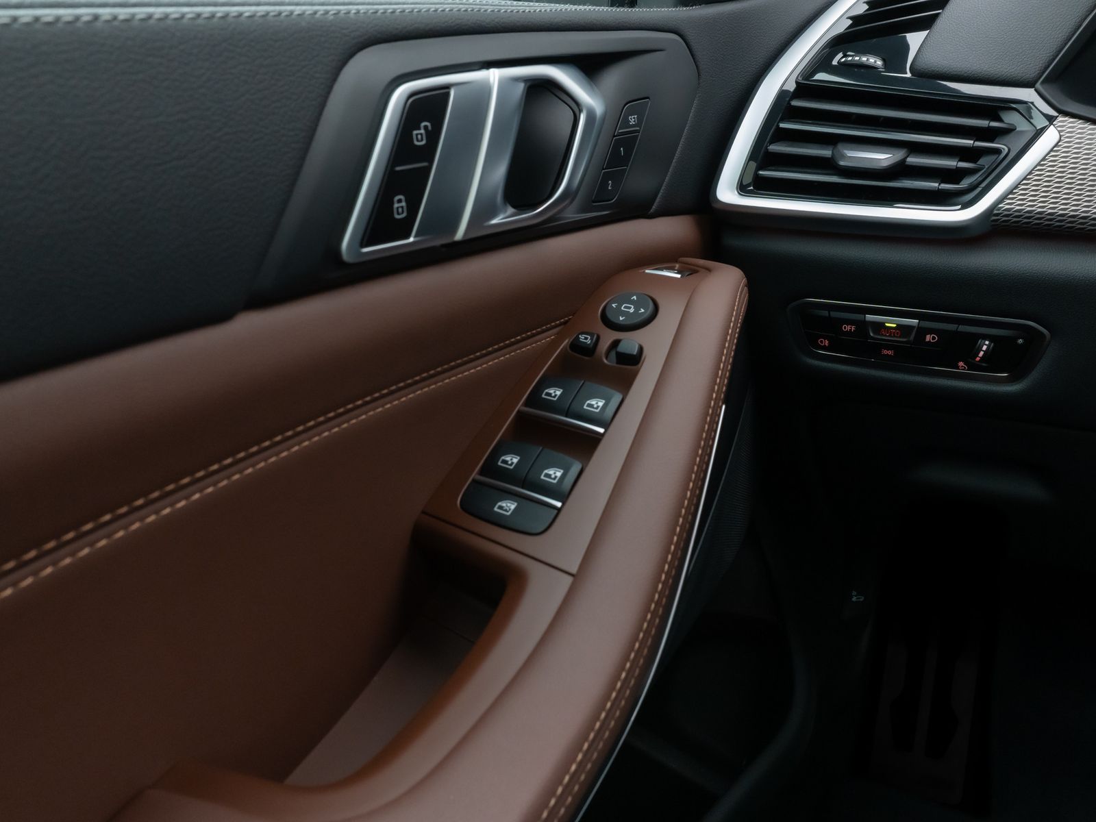 Fahrzeugabbildung BMW X5 xD30d M Sport Panoram Kamera HUD DAB HiFi 21"