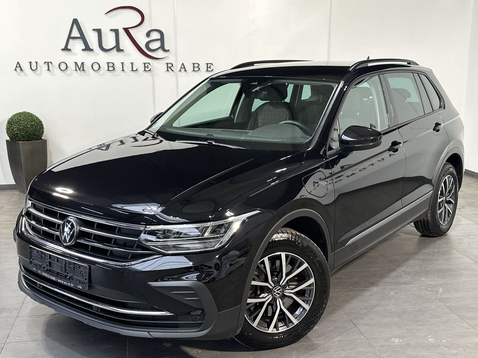 Fahrzeugabbildung Volkswagen Tiguan 1.4 TSI eHybrid Life NAV+LED+AHK+VCOCKPIT