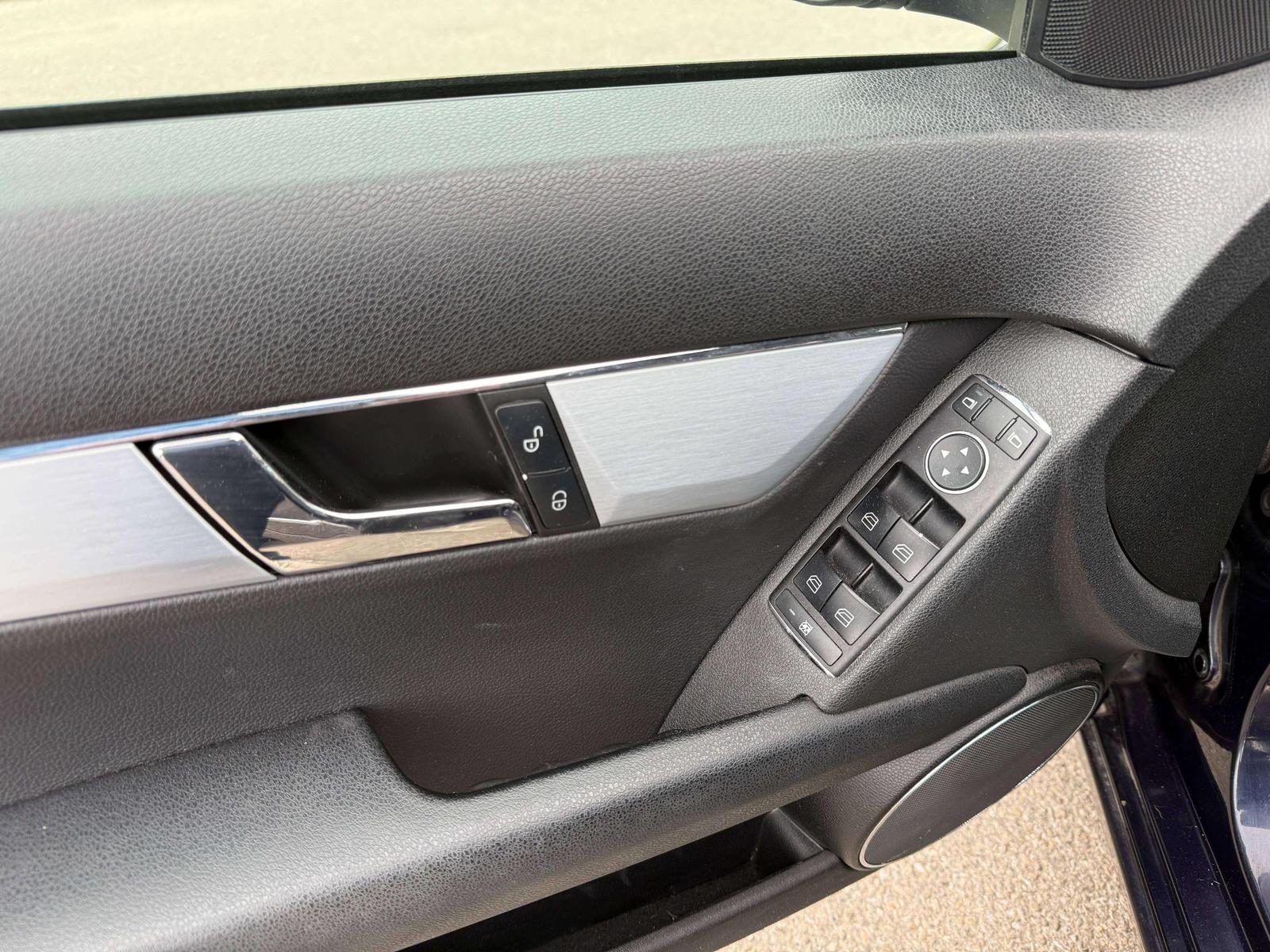 Mercedes-Benz C230 2008 — photo 10