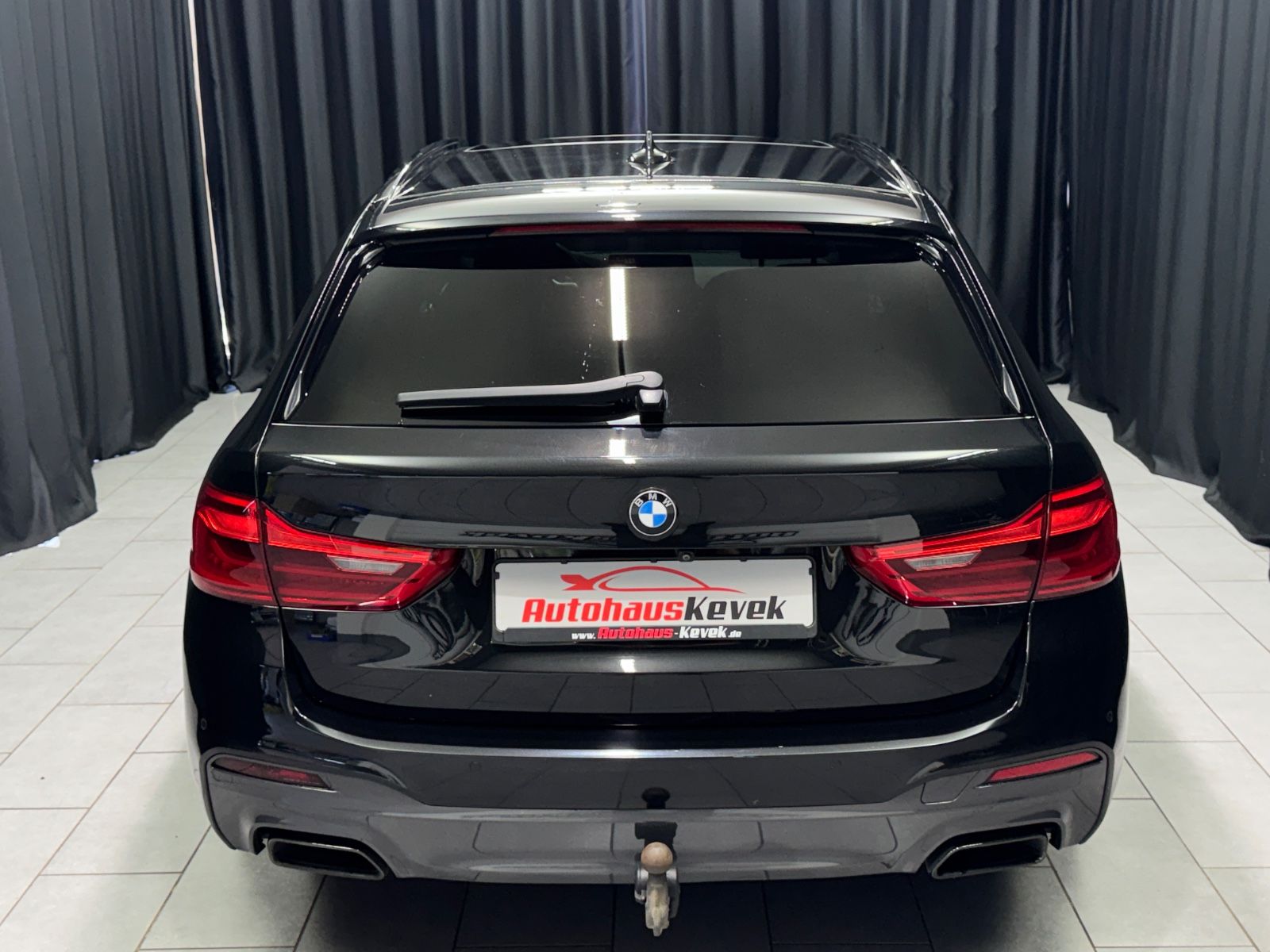 Fahrzeugabbildung BMW M550d xDrive Touring|PANO|NAVI|AHK|1.HAND
