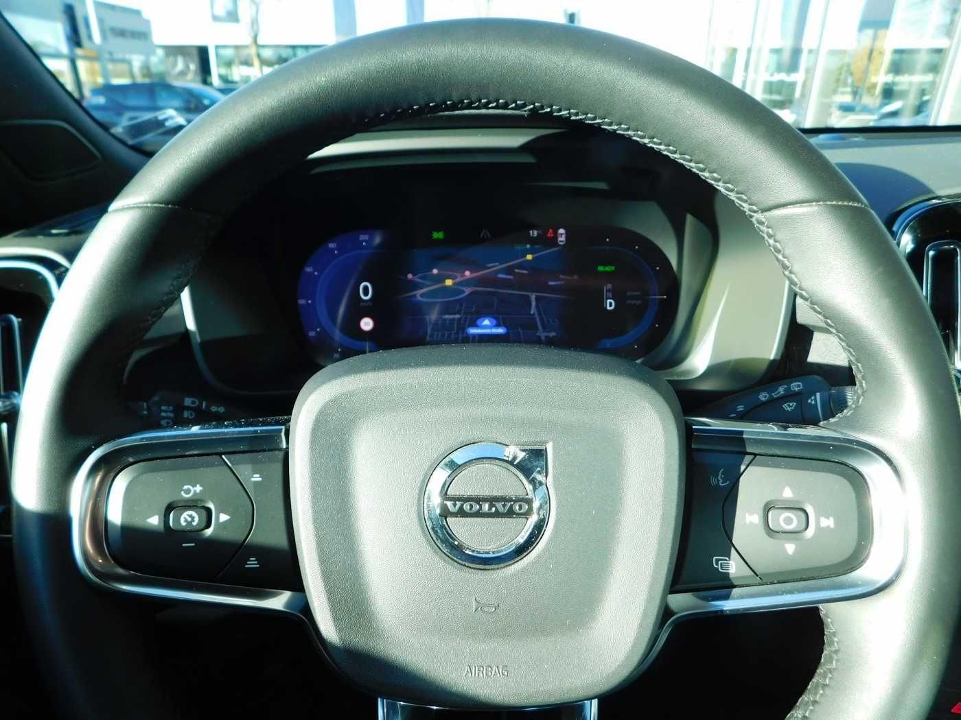 Fahrzeugabbildung Volvo XC40 Recharge Twin Motor AWD Plus 'AHK, GJR'