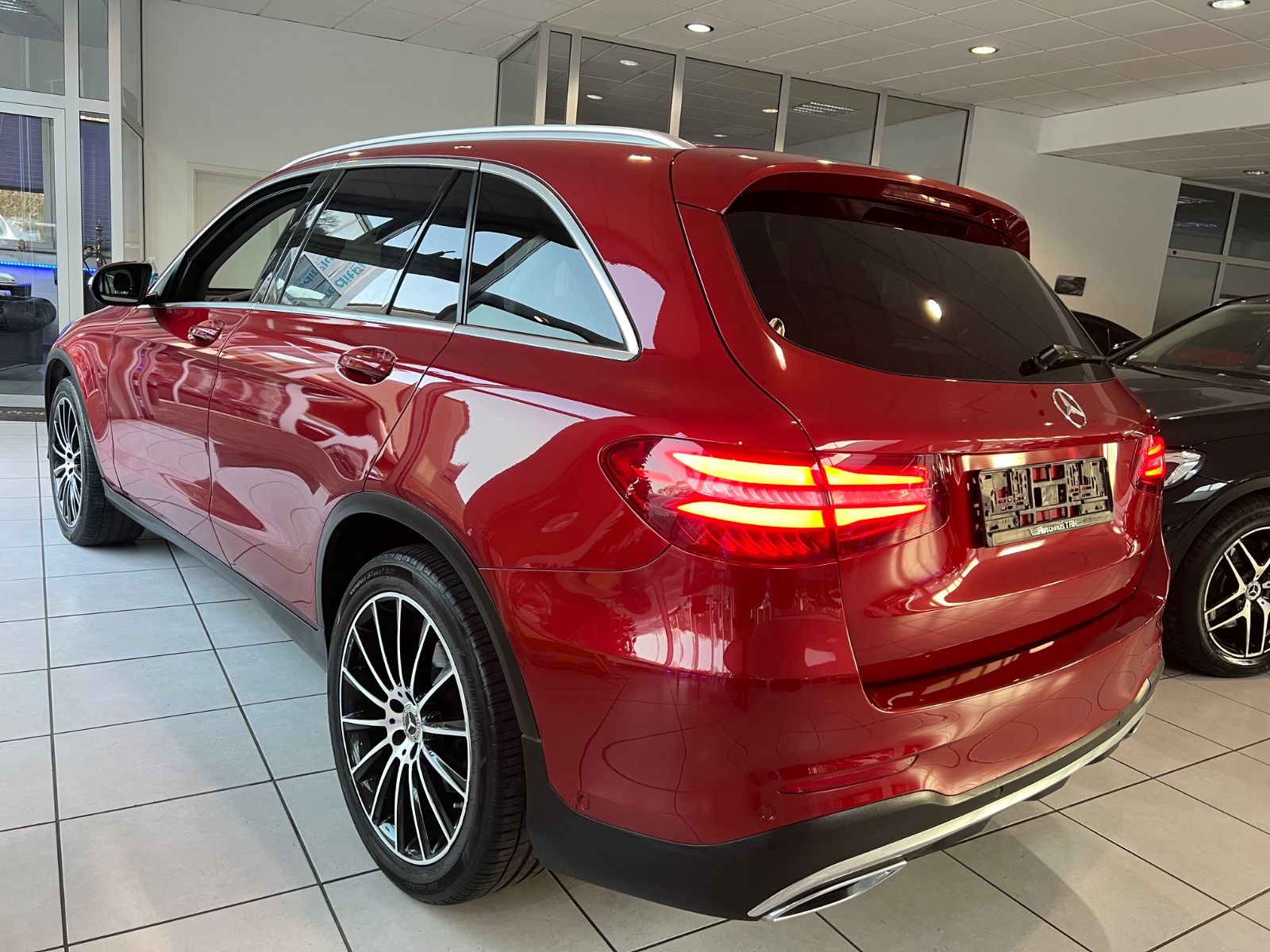 Fahrzeugabbildung Mercedes-Benz GLC 250 d 4Matic AMG LINE *DESIGNO-LACK*