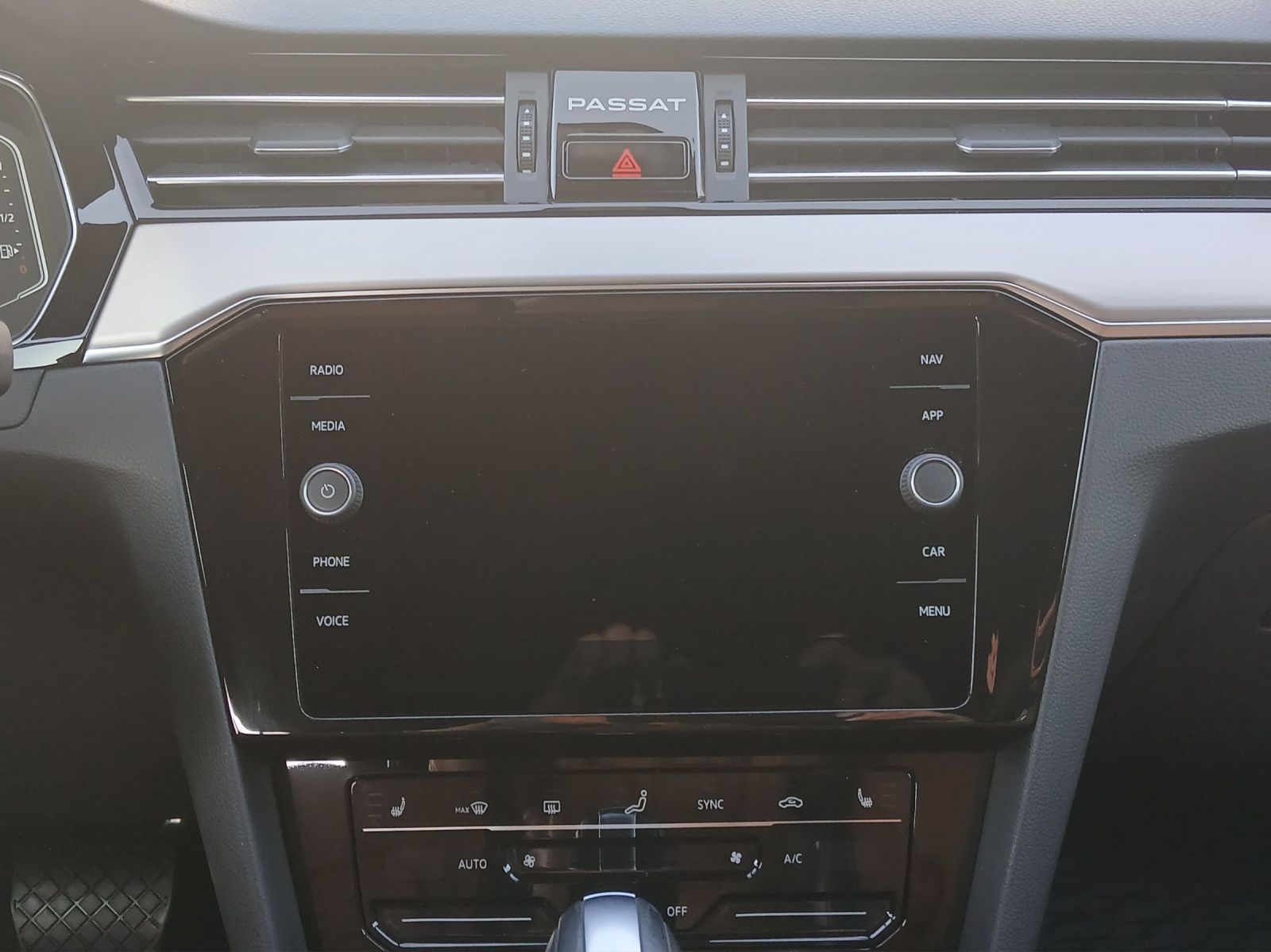 Fahrzeugabbildung Volkswagen Passat Variant TDI R-Line DSG Matrix AHK Navi Le