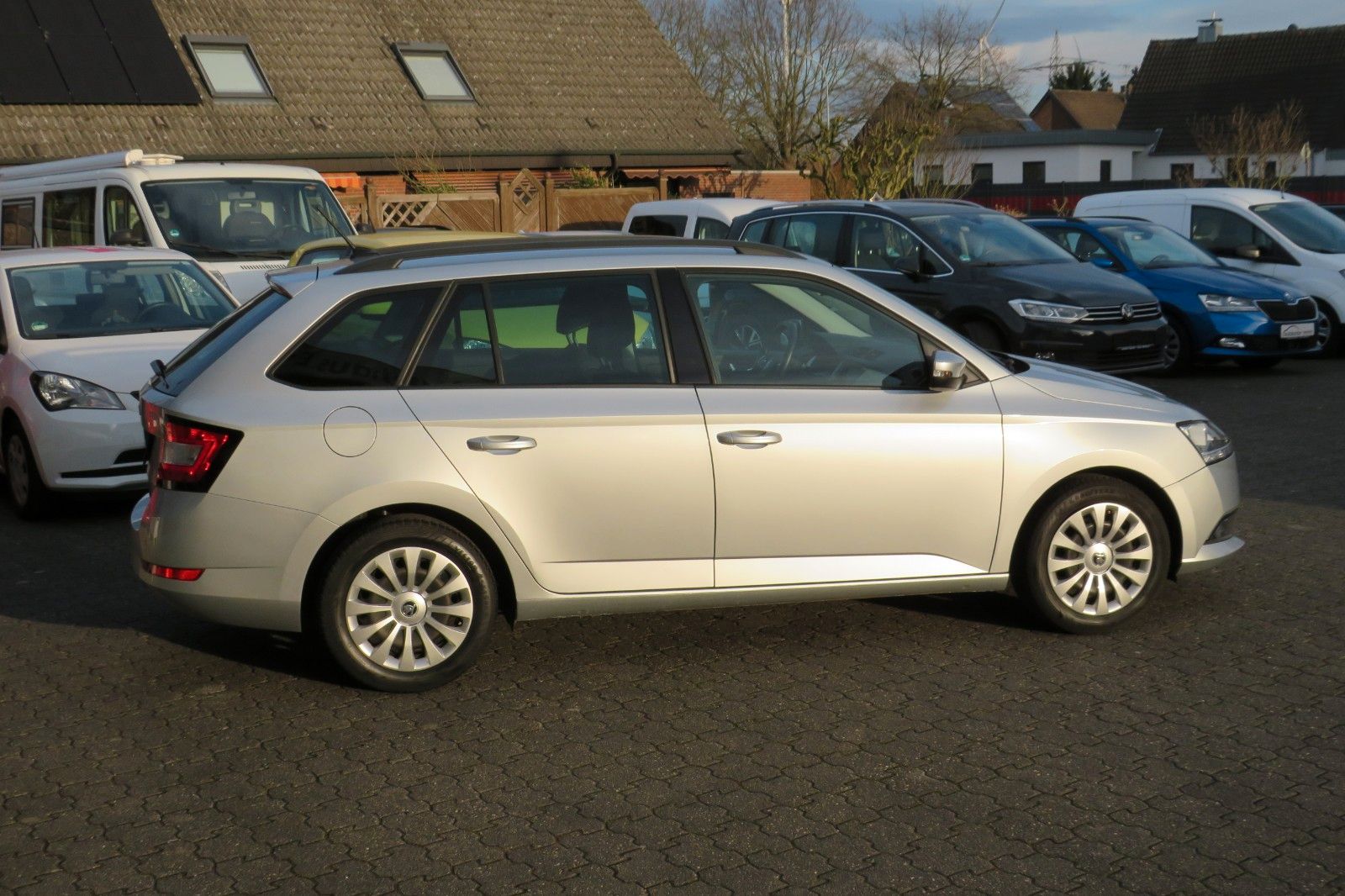 Fahrzeugabbildung SKODA Fabia Combi Ambition KLIMA SITZH. GRA PDC APP-C.