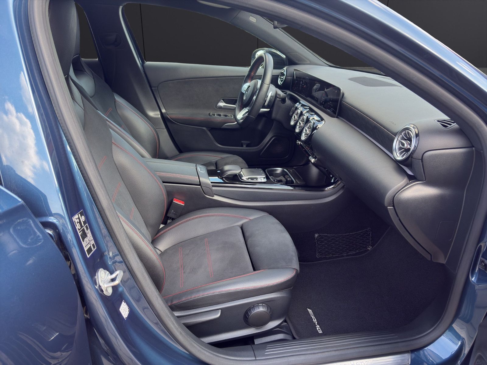 Fahrzeugabbildung Mercedes-Benz A 200 AMG Line LED*Navi*Keyless*Cam