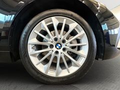 BMW 118  i Advantage LED NAVI PDC AHK Panorama