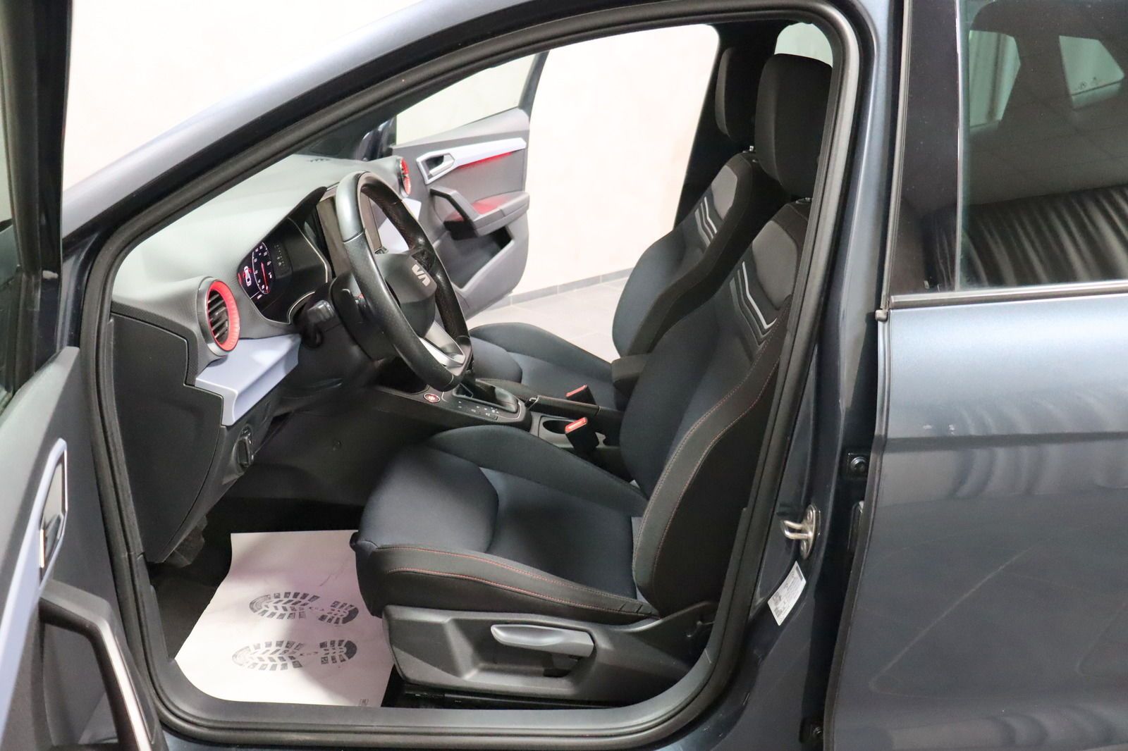 Seat Ibiza 1.5 TSI FR BEATS LED NAVI 18ZOLL SHZ PDC imagem 3