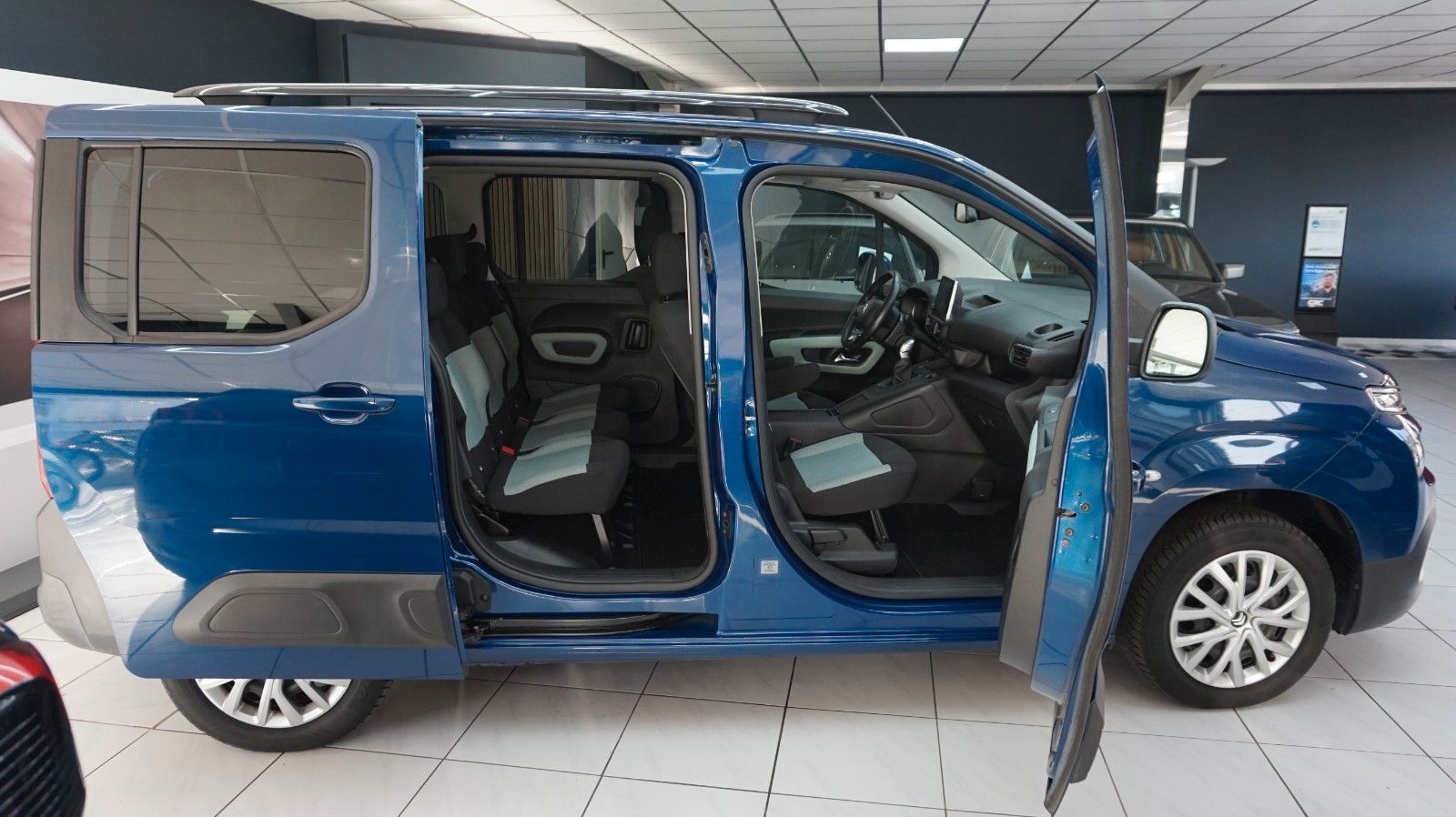 Fahrzeugabbildung Citroën Berlingo Feel M *1.Hand*Carplay*Navi*Kamera*