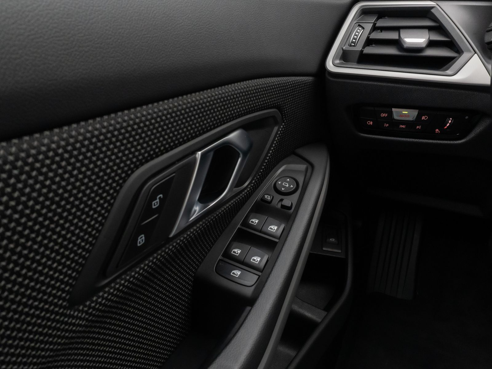 Fahrzeugabbildung BMW 318i DAB CockPit+ Widscreen Geschwindigkeitsreg
