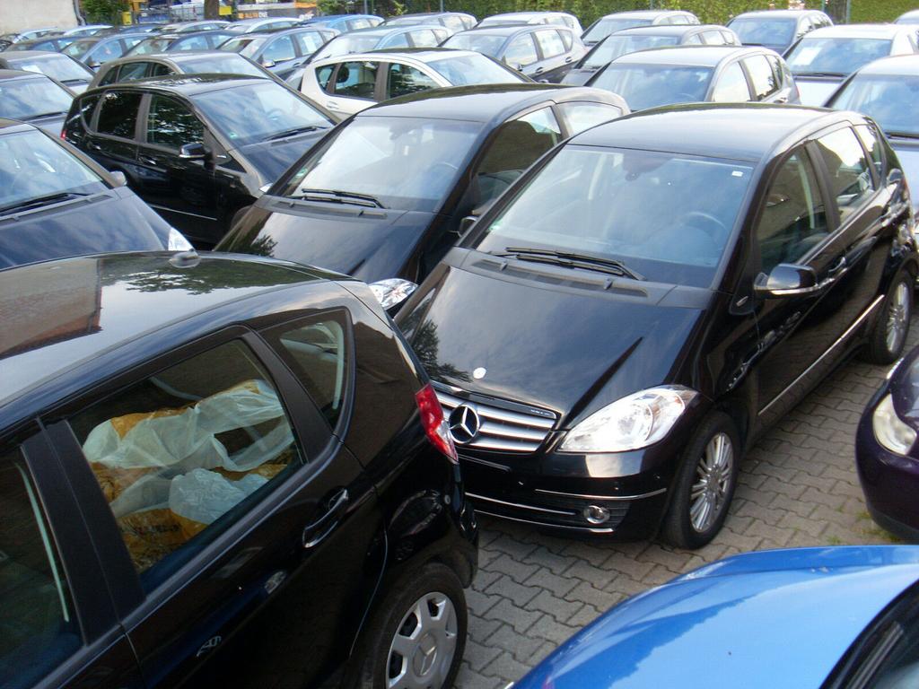 Mercedes-Benz B 180