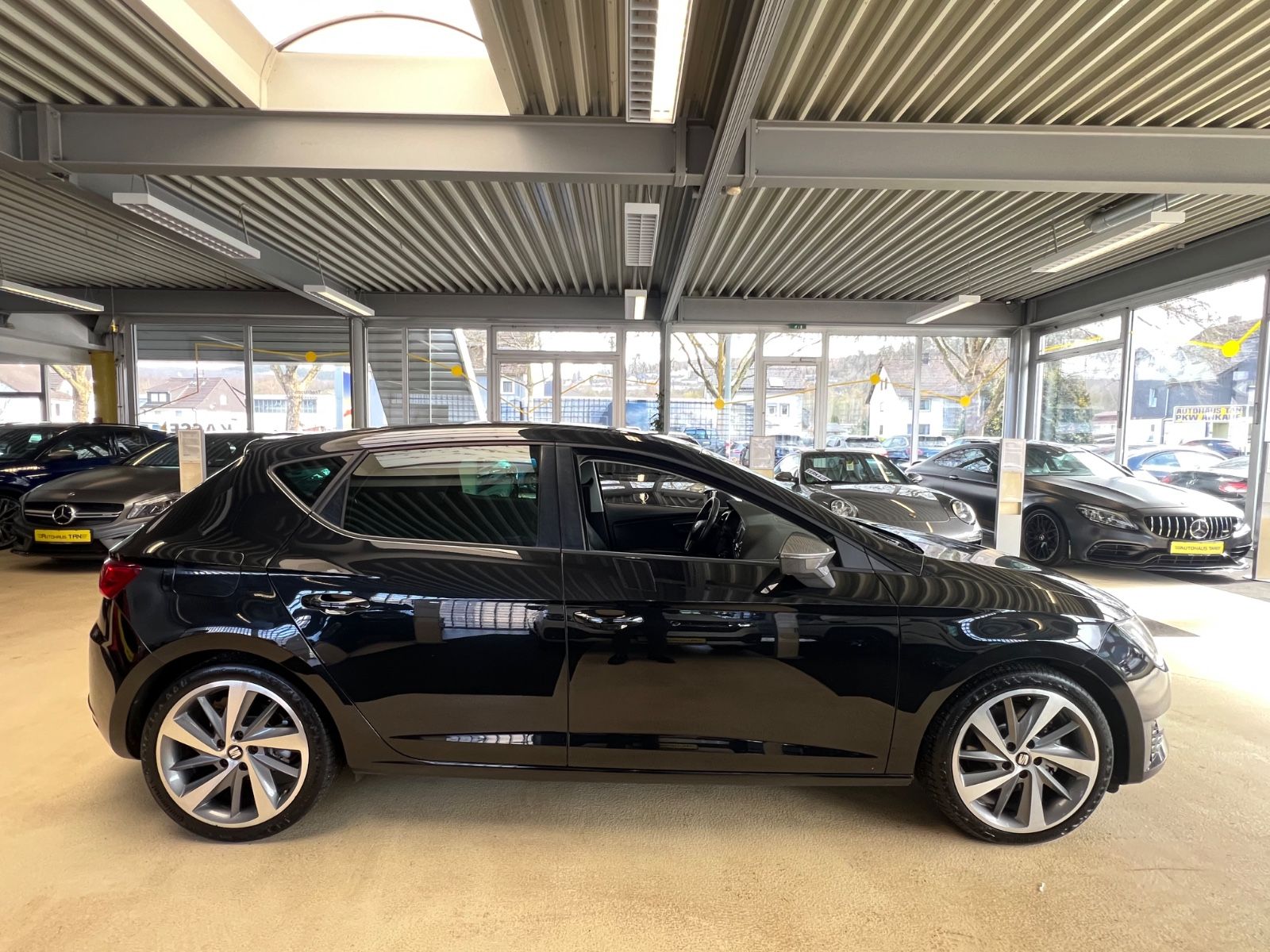 Fahrzeugabbildung SEAT Leon FR 2.0 TDI DSG *LED*NAVI* 1.HAND*
