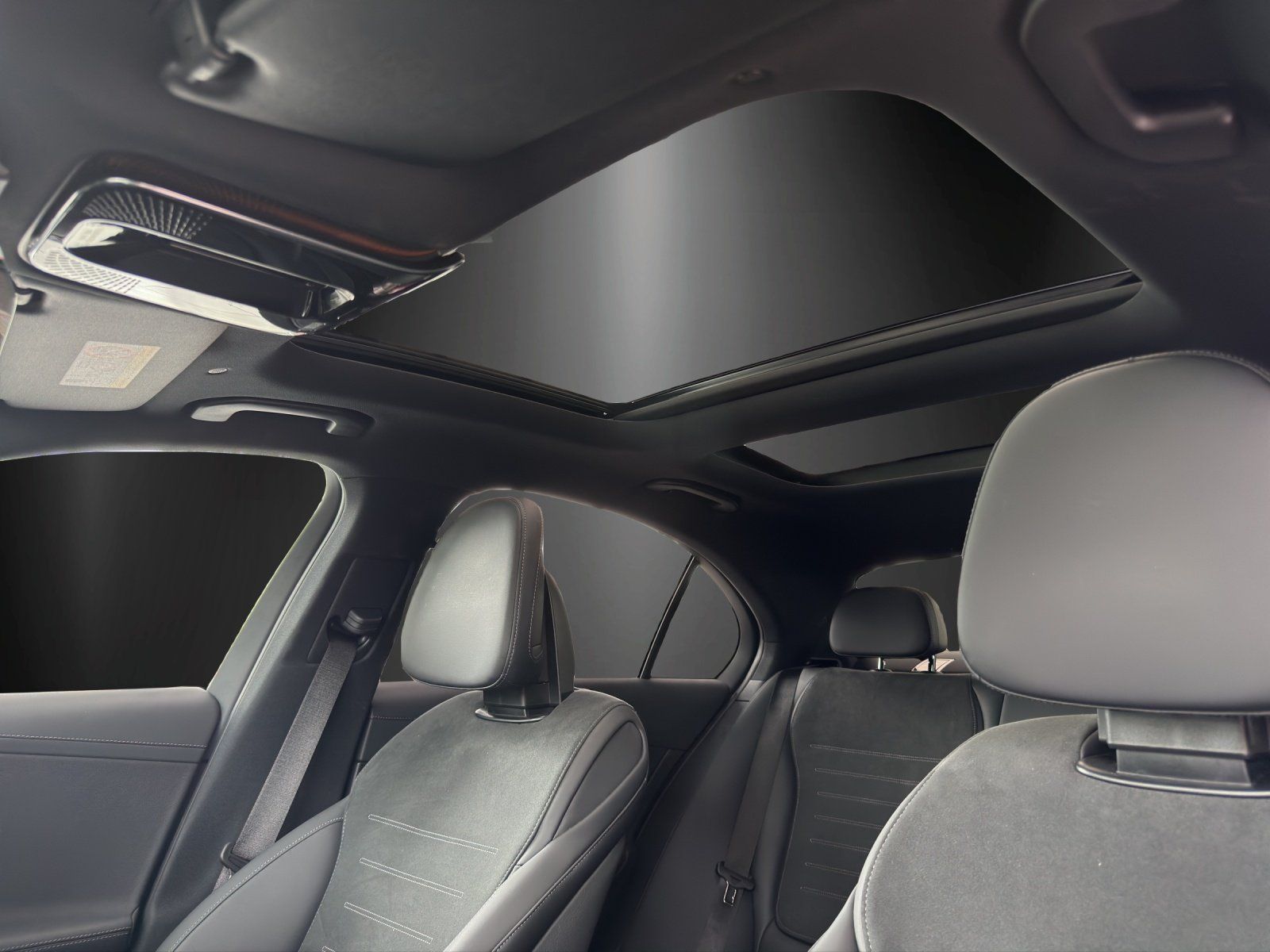 Fahrzeugabbildung Mercedes-Benz C 300 d AMG 360°Pano DISTRONIC Memory NIGHT 19"