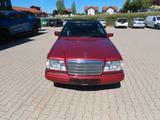 Mercedes-Benz E 220 - W124-Cabrio - Mercedes-Benz E 220: Rot, Leder