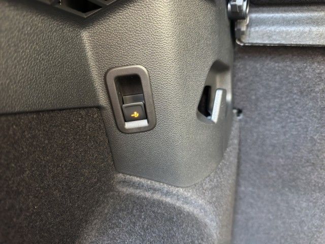 Golf R-Line 1.5 l eTSI DSG NAVI+WR+AREAVIEW+LED+