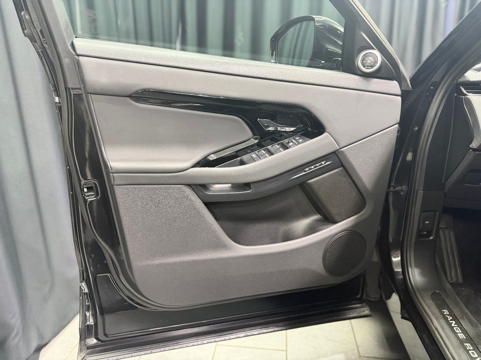 Fahrzeugabbildung Land Rover Range Rover Evoque Dynamic SE |AHK|MERIDIAN|360°