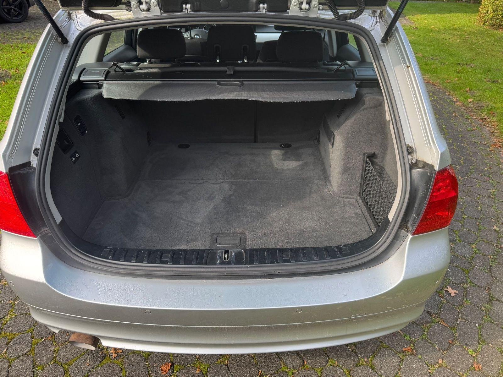 BMW 318 2010 — photo 9