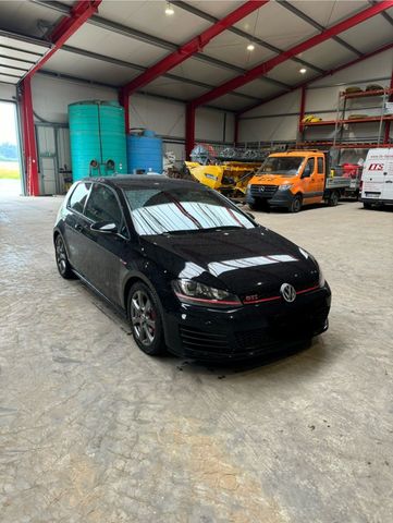 Volkswagen Golf 7 Gti Performance Bluemotion / 51.000KM