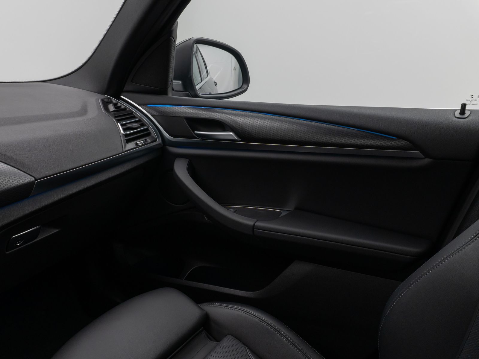 Fahrzeugabbildung BMW X3 xD30e M Sport 360°Laser HUD DAB HiFi Komfort